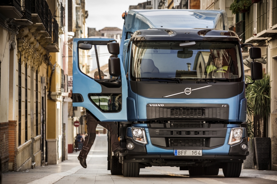 2505volvo-gruzoviki-fl.jpg