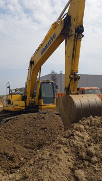 Komatsu PC220-8