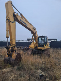 Komatsu PC220-8