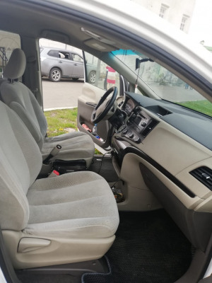 Toyota Sienna  в Твери