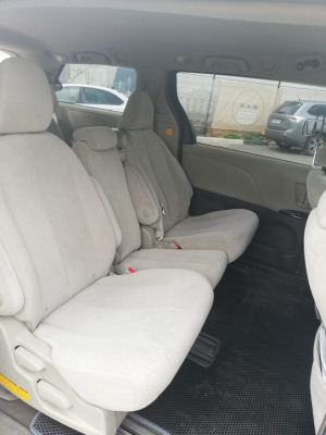 Toyota Sienna  в Твери