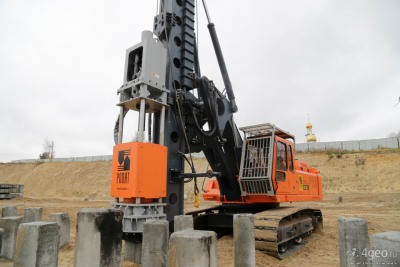 Komatsu КБУРГ-16 сваебой