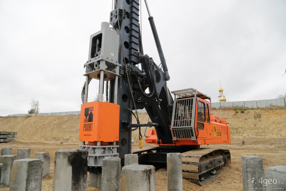 Komatsu КБУРГ-16 сваебой
