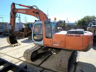  Экскаватор Hitachi EX200LC-5  1999 года