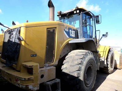  Погрузчик фронтальный Caterpillar 966H  2012 года