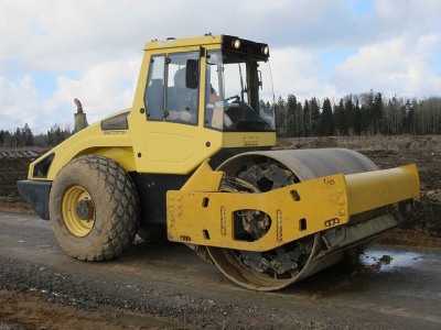 Грунтовый каток BOMAG 213 2005 года