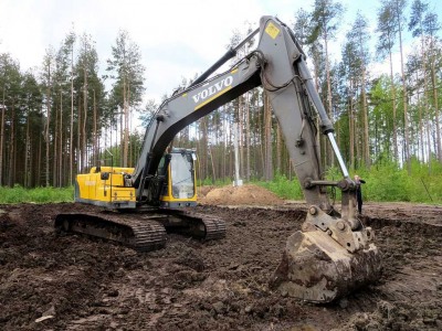 VOLVO 210 2010