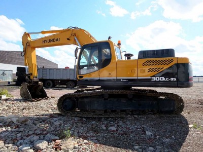 HYUNDAI R 300 2012