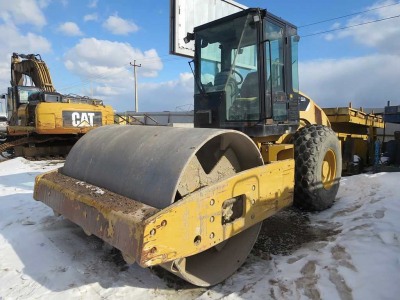 Каток Caterpillar CS56  2011 года