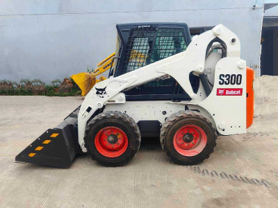  Минипогрузчик BOBCAT S300  2021 года