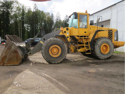  Фронтальник VOLVO 180 2005