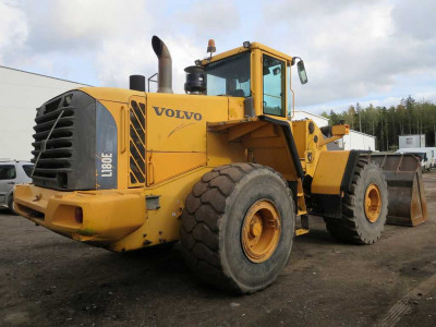 Фронтальник VOLVO 180 2005 года