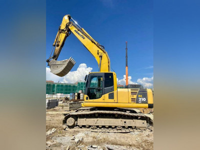 Экскаватор KOMATSU 210 2007 года