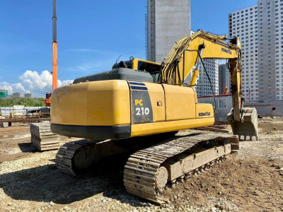 Экскаватор KOMATSU 210 2007 года