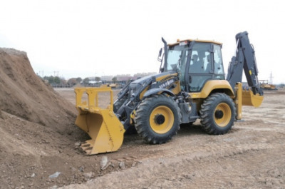  Экскаватор-погрузчик XCMG XC8 S3570 - это спецтехника 4х4  2024 года