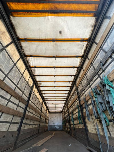 Schmitz Cargobull S01 2006 года, тентованный 39000 т. 82