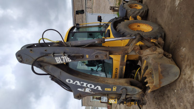  Экскаватор-погрузчик Volvo BL71B  2014 года