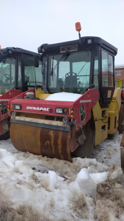  Каток  DYNAPAC CC424F  2013 года