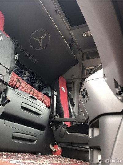 Mercedes Актрос 1832 2004 года, 10000 т