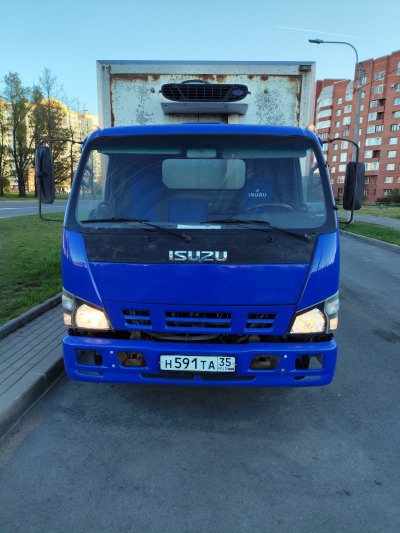 Isuzu NQR75 2010