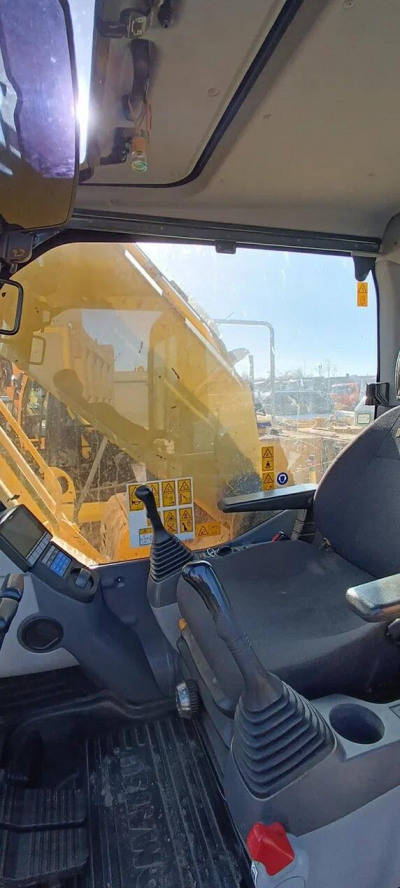 Экскаватор Komatsu PC220-8M0 2023 года
