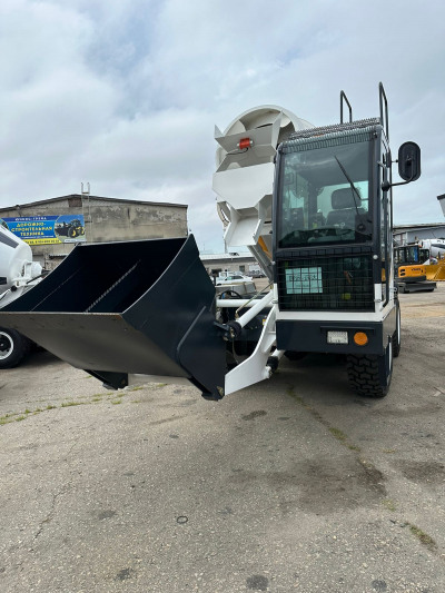  Автобетоносмеситель YNIX QGMC7000  2024 года