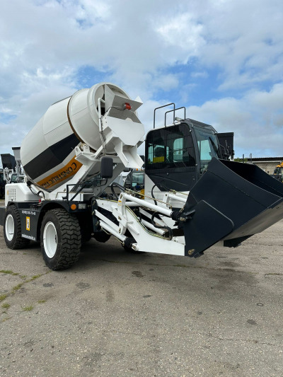  Автобетоносмеситель YNIX QGMC7000  2024 года