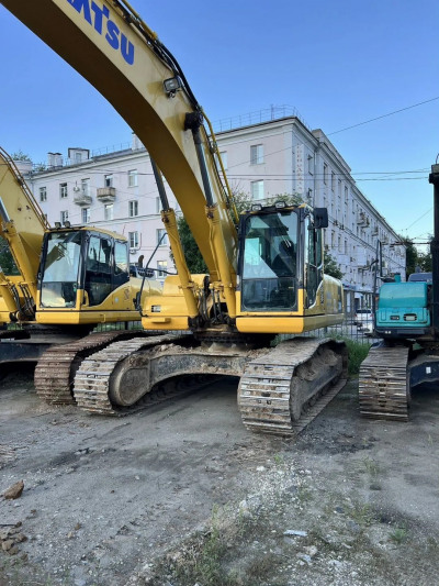 Komatsu PC300-8M0 2021