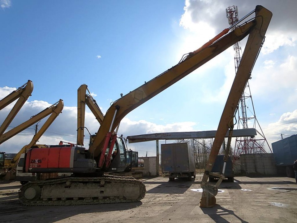 Экскаватор Hitachi ZX 270 LC-3  2008 года