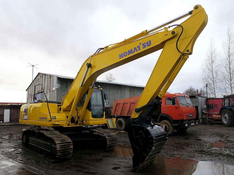  Экскаватор  KOMATSU PC200-7  2004 года