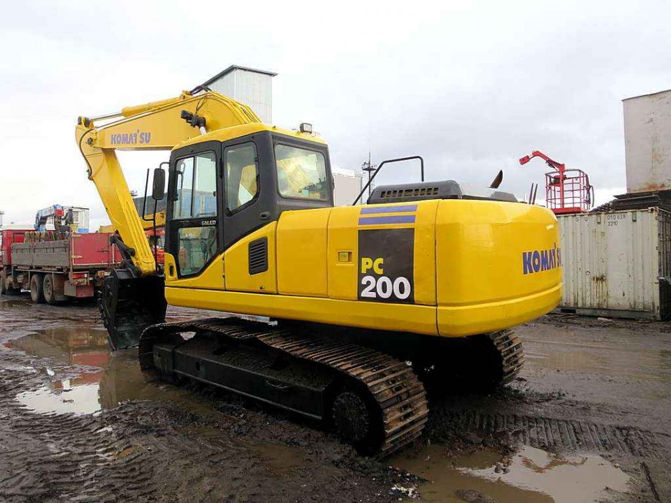  Экскаватор  KOMATSU PC200-7  2004 года