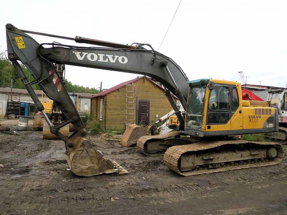  Экскаватор Volvo EC 240 BLC  2005 года