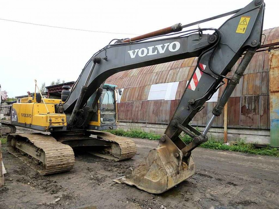 Экскаватор Volvo EC 240 BLC  2005 года