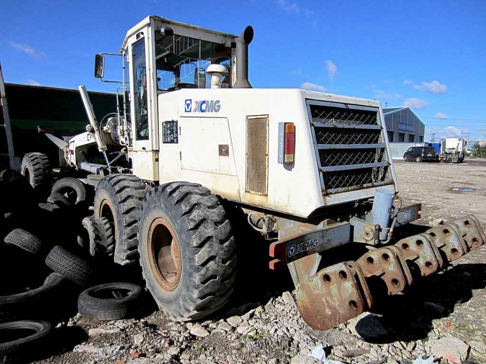  Автогрейдер  XCMG GR 165  2007 года