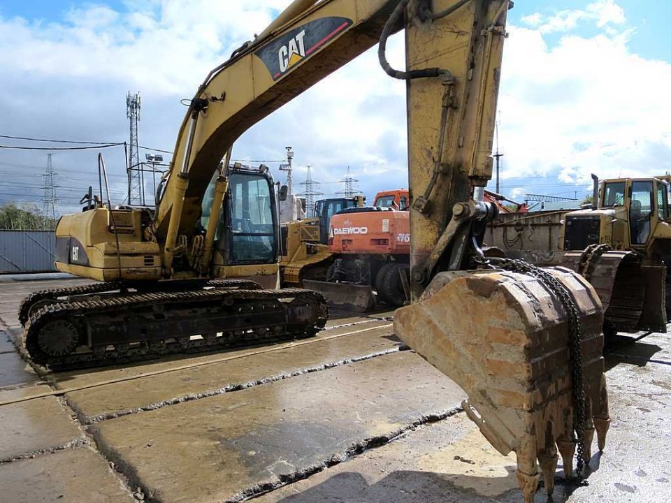  Экскаватор Caterpillar 320DL  2006 года