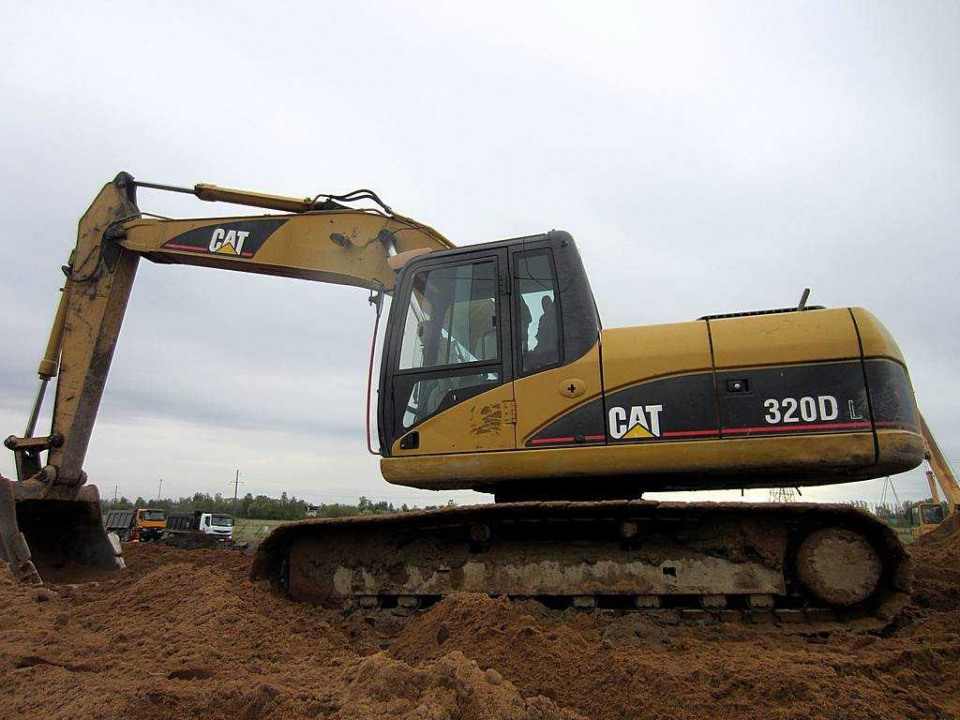  Экскаватор Caterpillar 320DL  2006 года