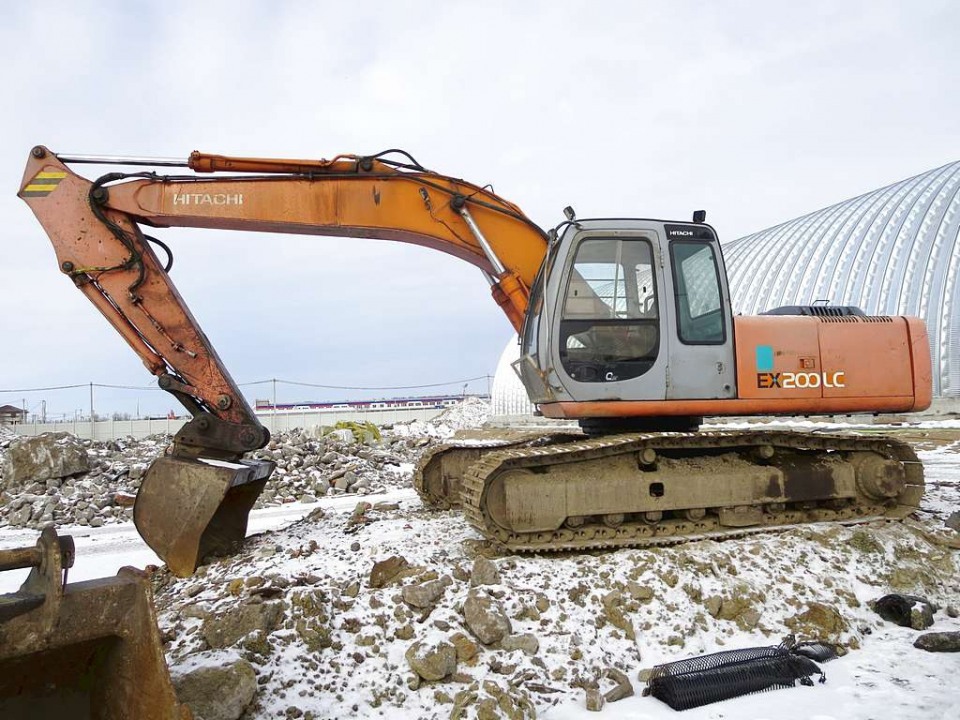 Hitachi 200  2000 года