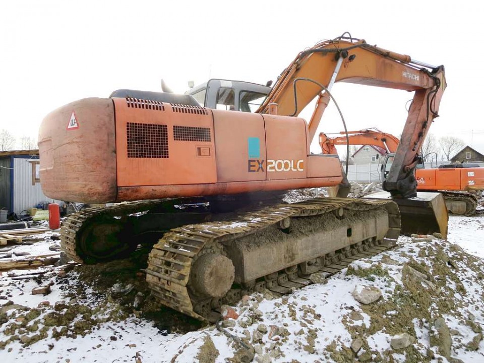 Hitachi 200  2000 года