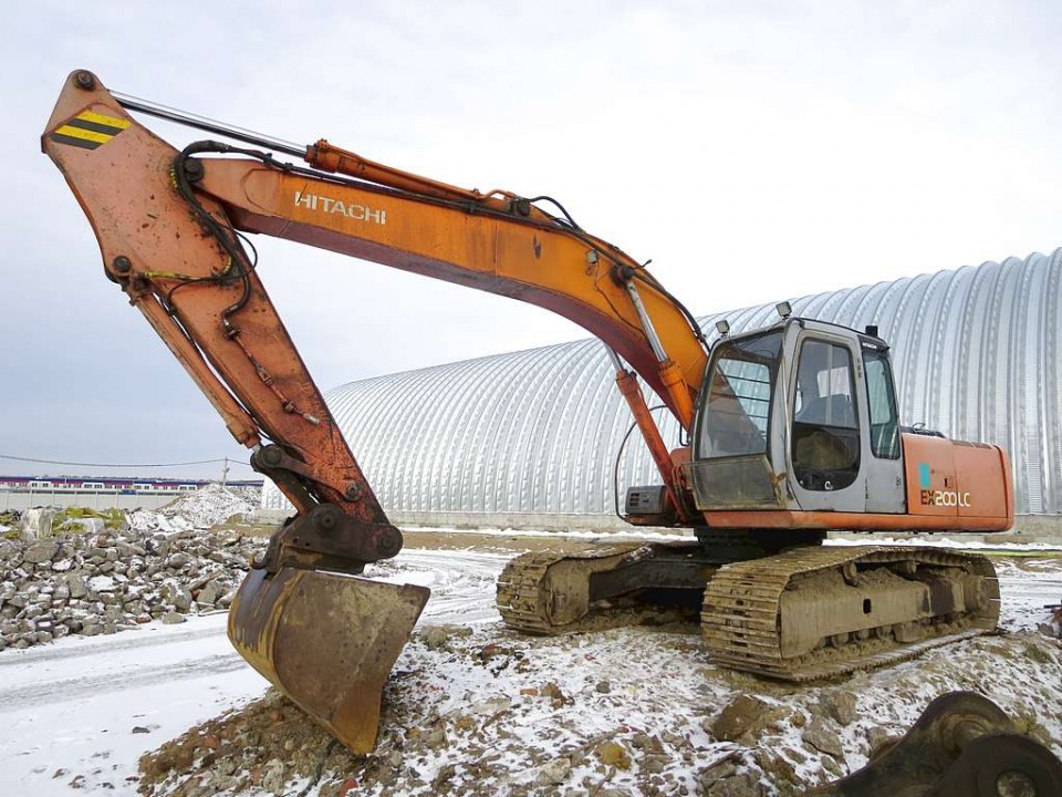 Hitachi 200  2000 года