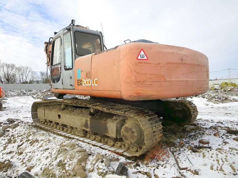 Hitachi 200  2000 года