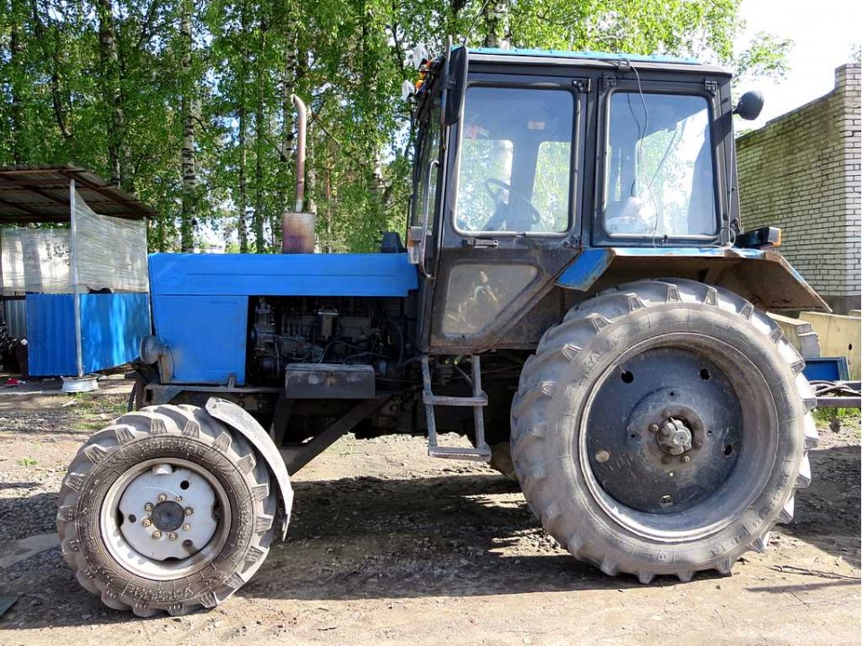  Трактор МТЗ  2001 года