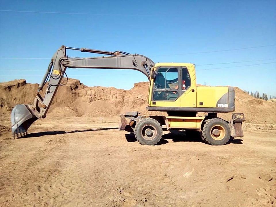  Экскаватор VOLVO 160  2005 года