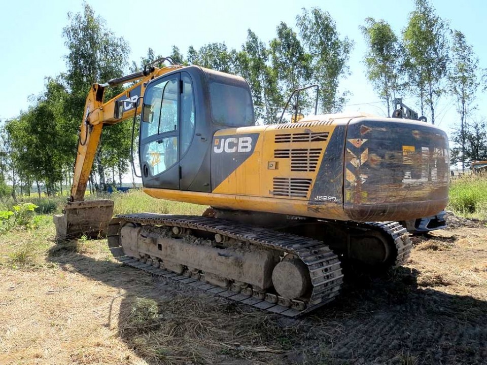  JCB 220  2012 года