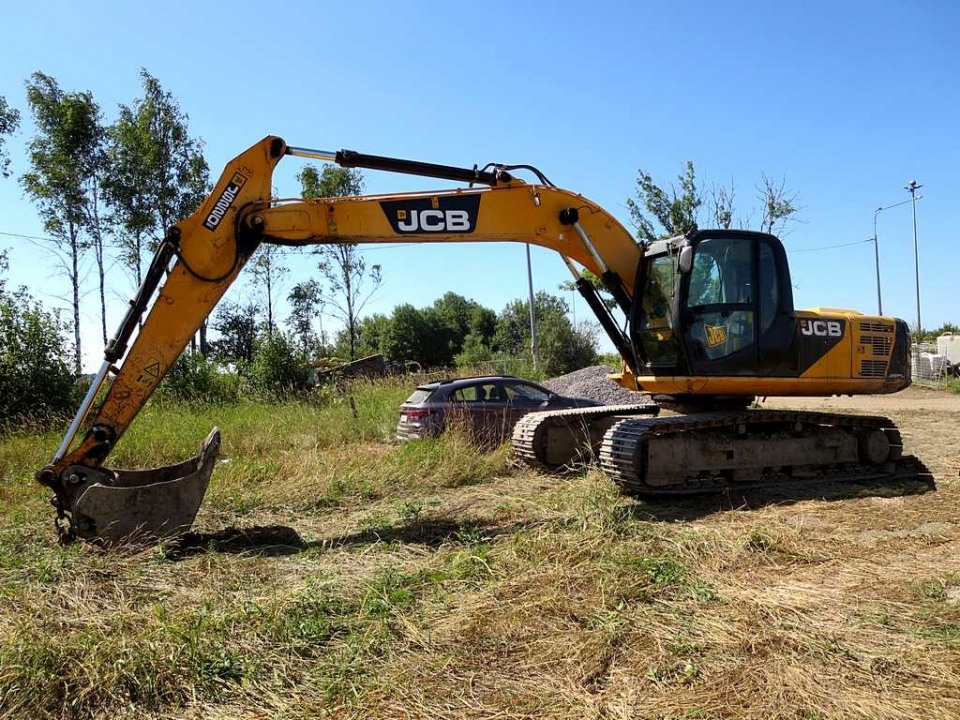  JCB 220  2012 года