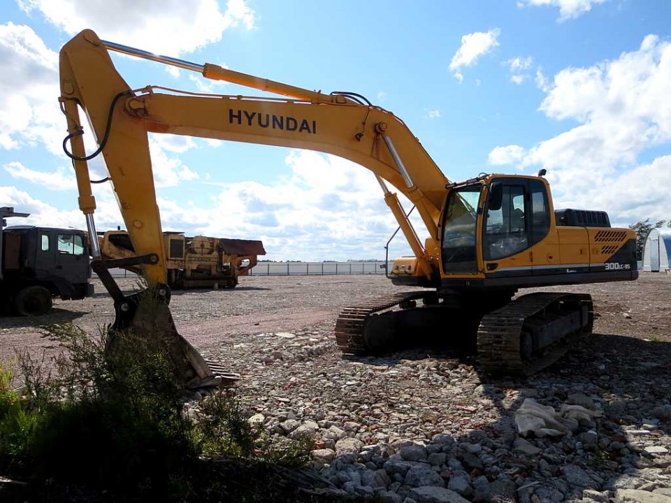  HYUNDAI R 300  2012 года
