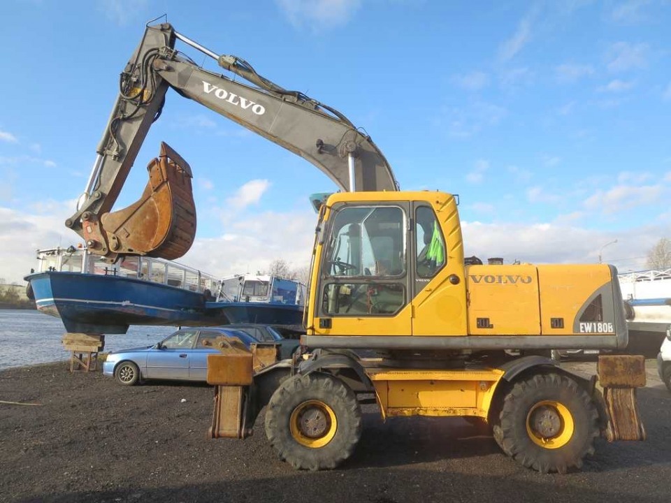  Экскаватор  VOLVO 180, 20 т  2006 года
