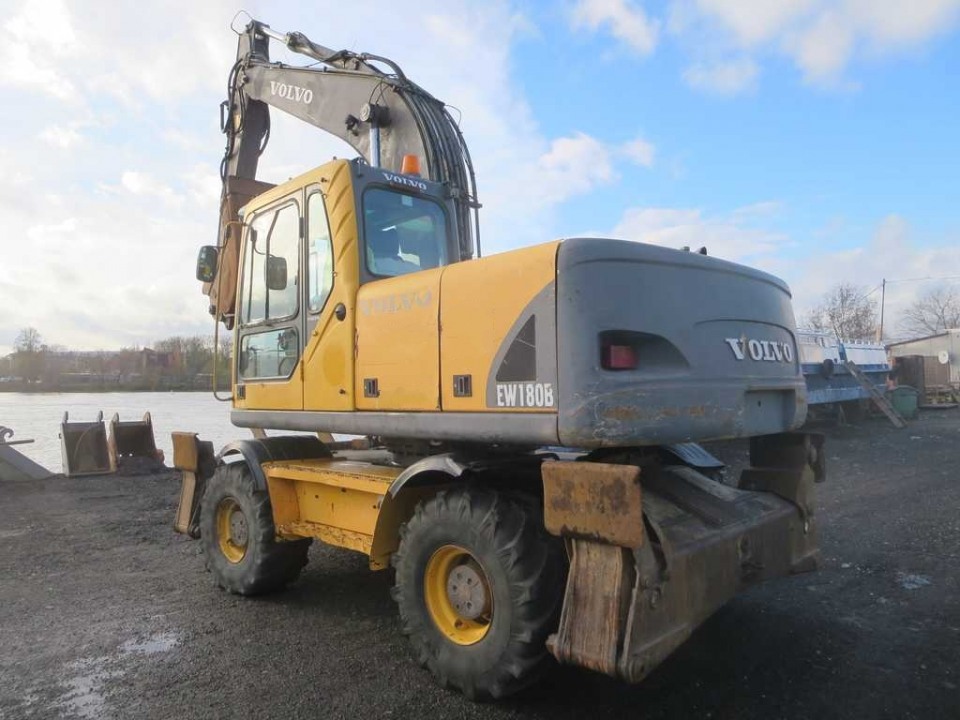  Экскаватор  VOLVO 180, 20 т  2006 года
