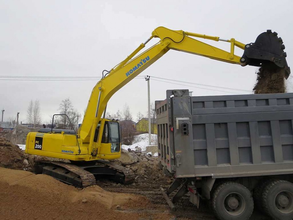  Экскаватор  KOMATSU 200  2004 года