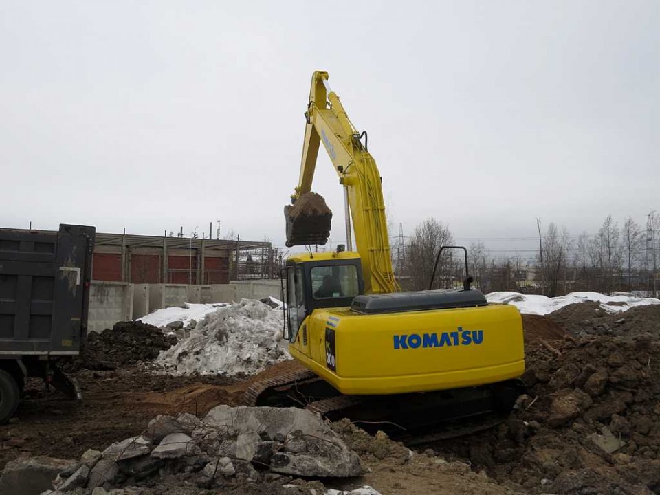  Экскаватор  KOMATSU 200  2004 года