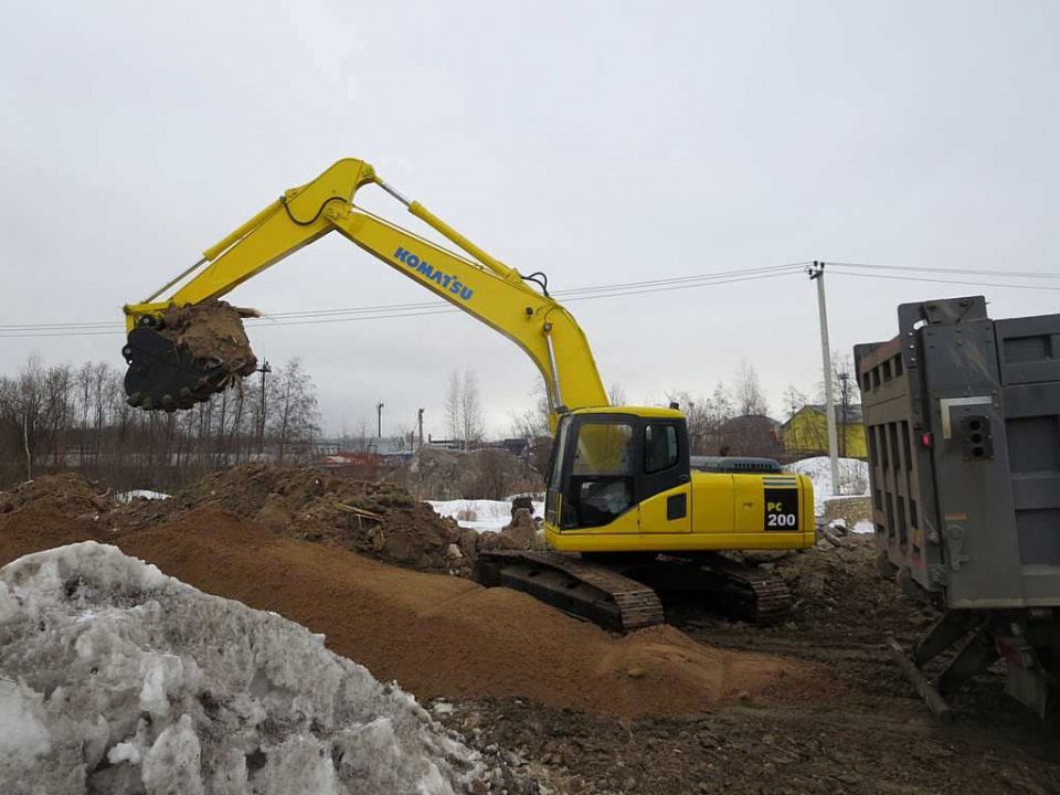  Экскаватор  KOMATSU 200  2004 года